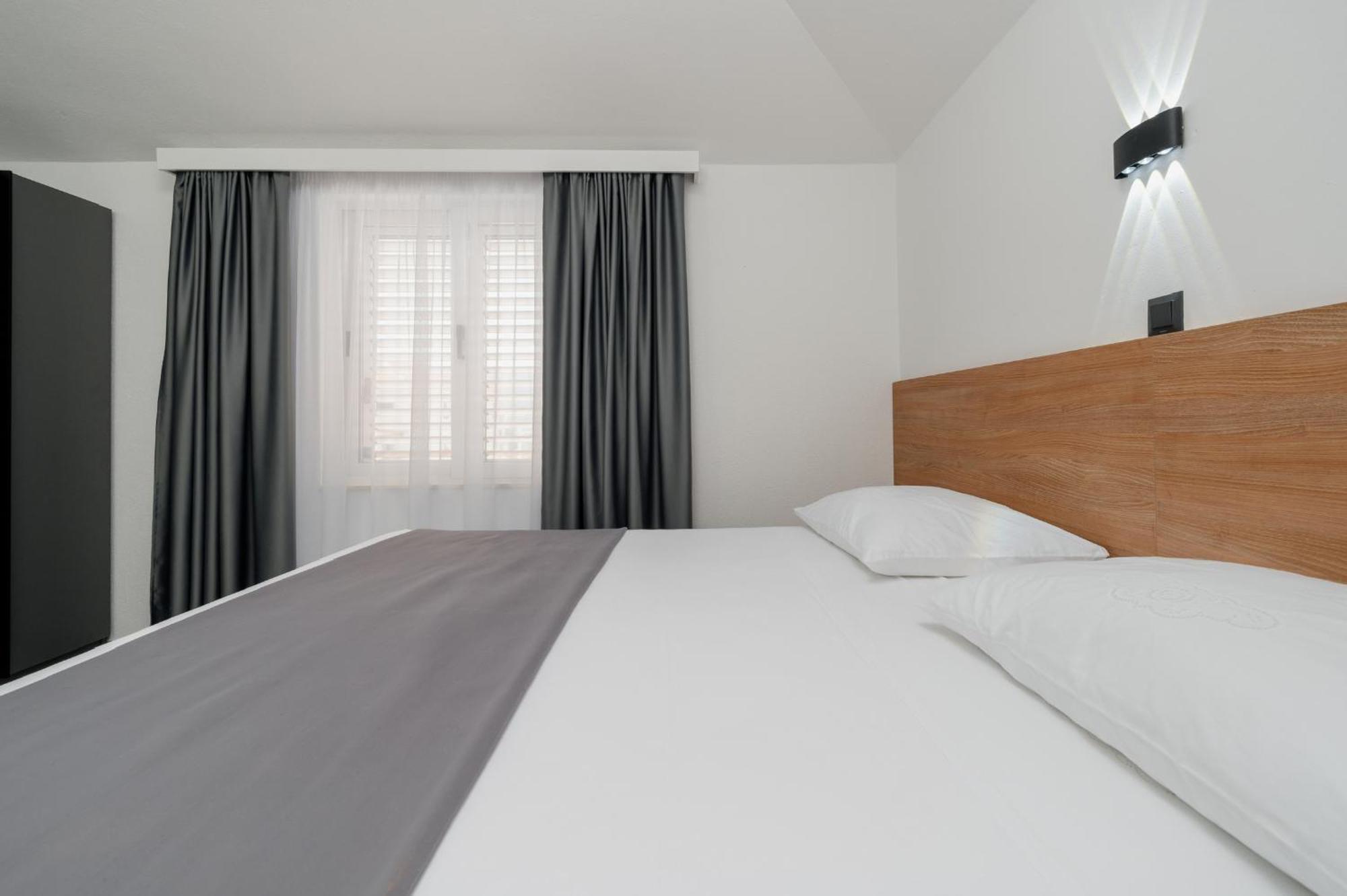 Apartments Kudelik Трогір Екстер'єр фото